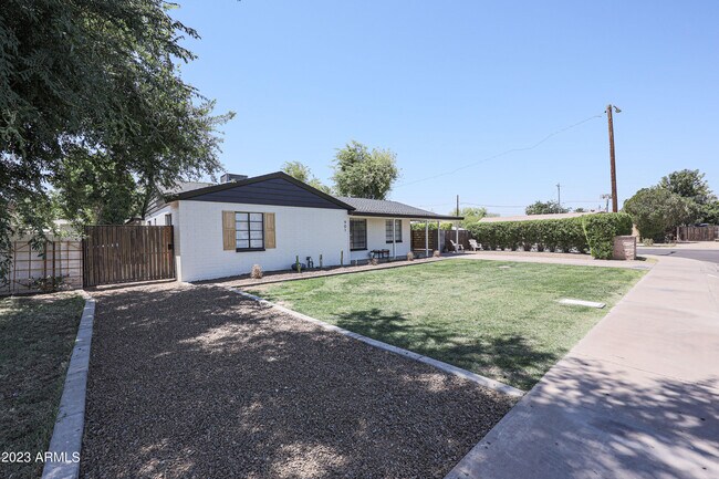 Primary Photo - 901 W Berridge Ln