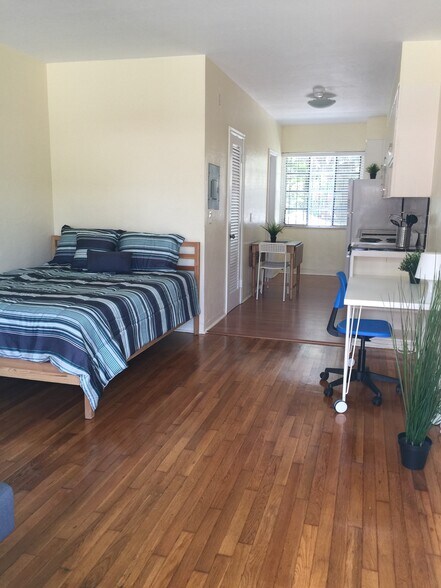 Building Photo - 2821 SW 1st Ave