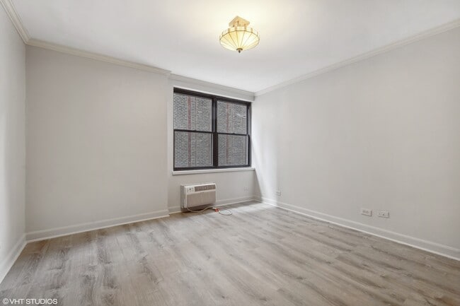 Building Photo - 850 N Dewitt Pl