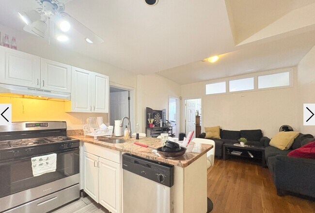 Building Photo - 322 St Paul St