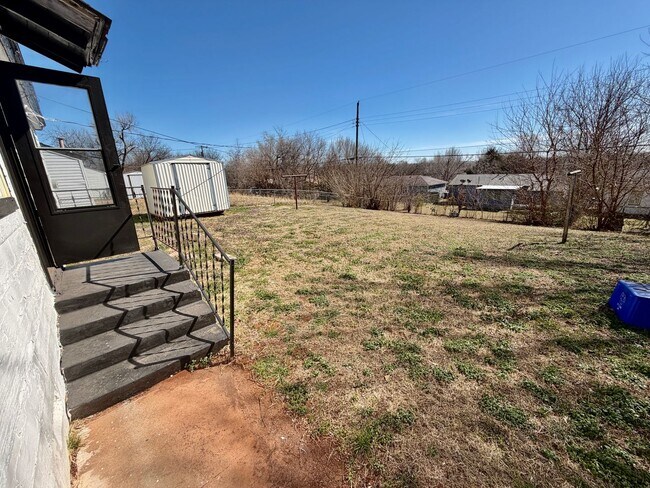 Building Photo - 3-Bedroom Home with Updated Kitchen