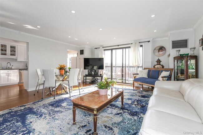 Building Photo - 12 Bond St