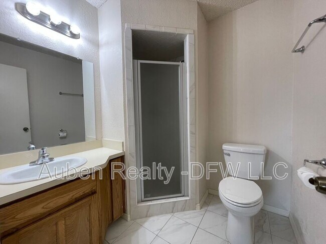 Building Photo - 5516 Lewis Ct