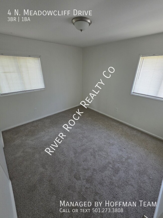 Building Photo - 4 N Meadowcliff Dr