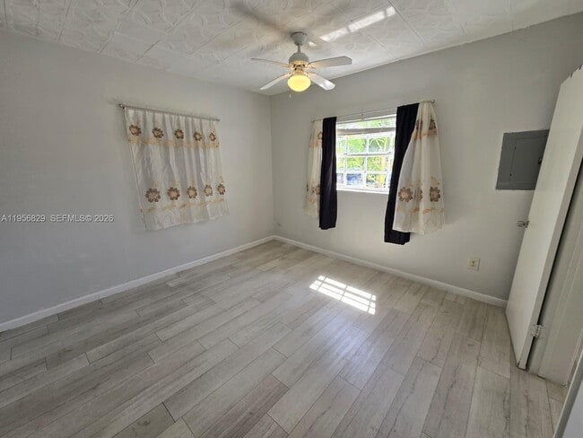 Building Photo - 3083 SW 17th St