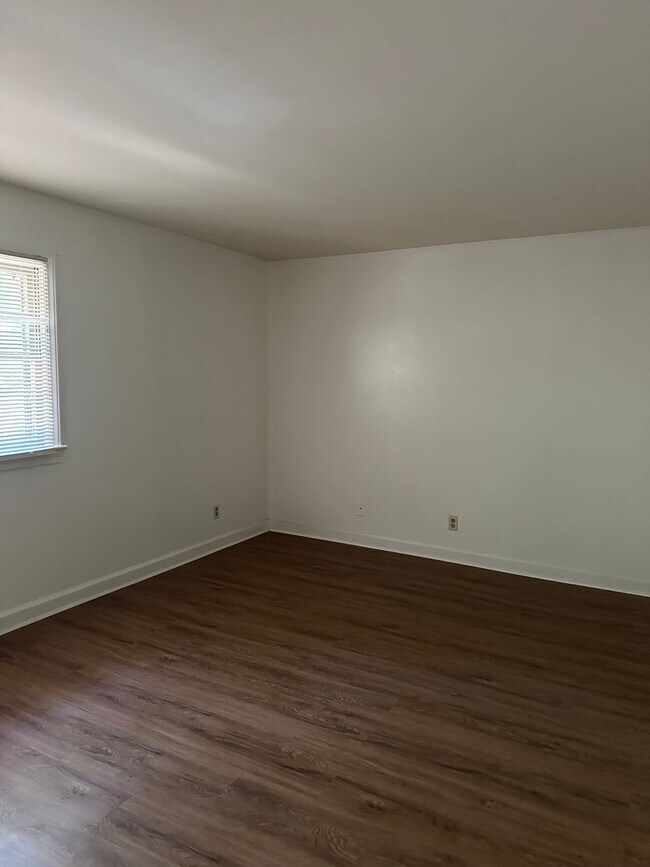 Building Photo - 2 Bedroom/ 2 1/2 Bath Condo In Georgetown