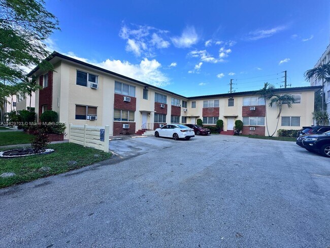 Primary Photo - 215 Zamora Ave