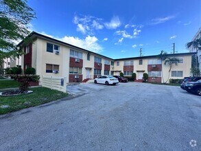Building Photo - 215 Zamora Ave