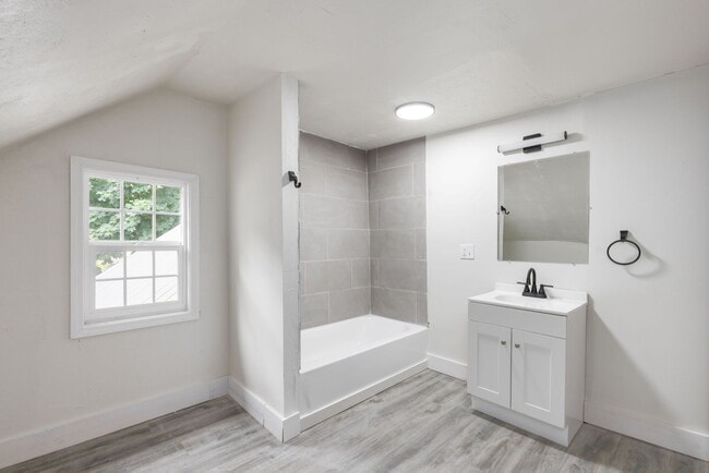 Building Photo - 636 S 25th St