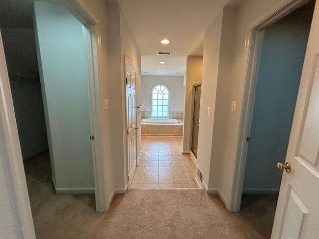 Building Photo - 40 Nugent Dr