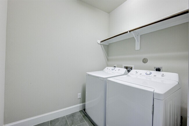 Building Photo - 253 W 27th St