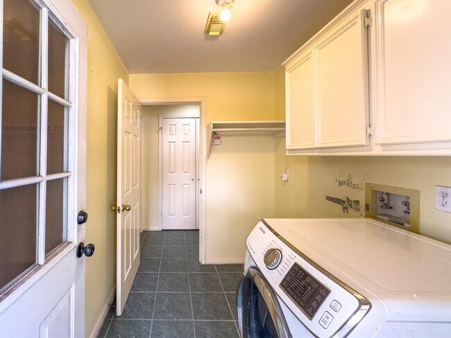 Building Photo - 16714 Colony Terrace Dr