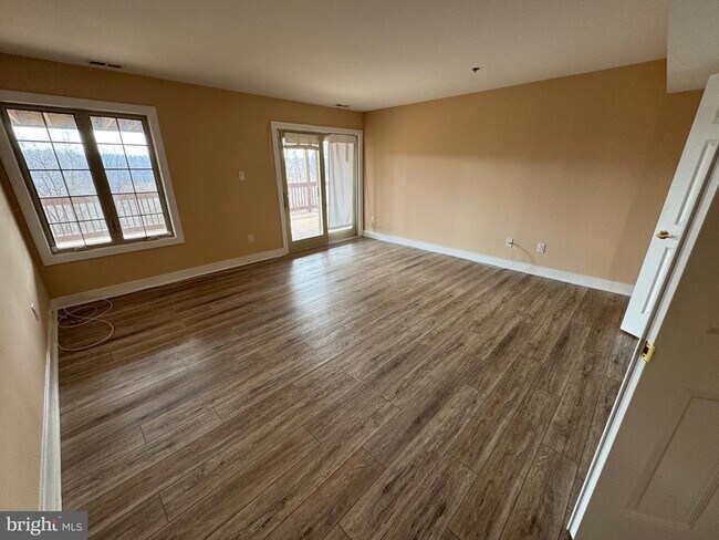 Building Photo - 327 Overlook Ln