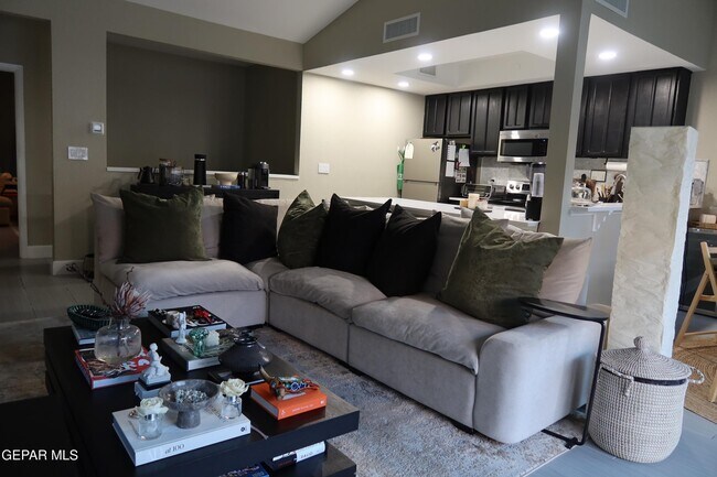 Building Photo - 4614 N Stanton St