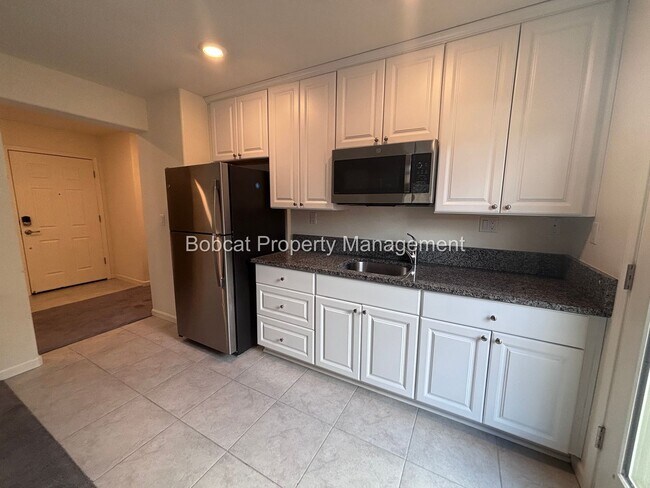 Building Photo - Large Home in Dayton with Mother In Law Quarters