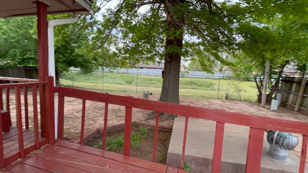 Building Photo - 4700 SE 42nd St