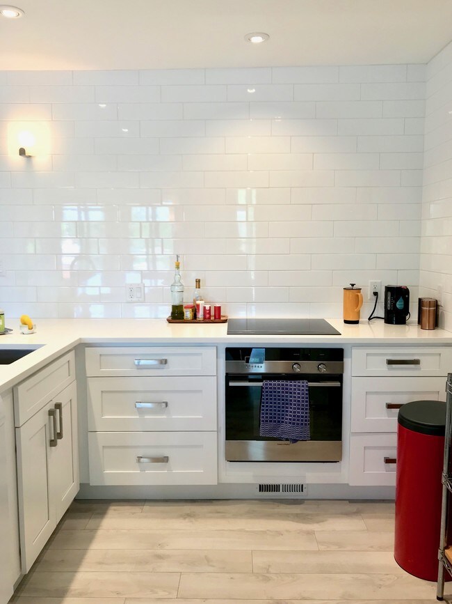 Building Photo - 1319 Alpine Ave