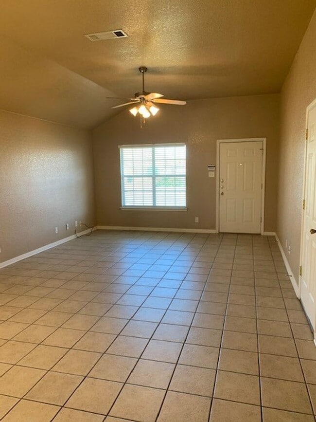 Building Photo - 3 Bedroom / 2 Bath Duplex – Clear Creek Area – Killeen, TX