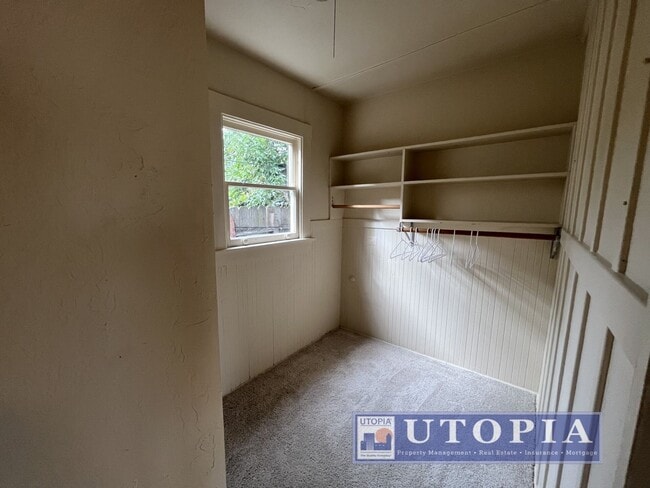 Building Photo - 204 Hollister Ave