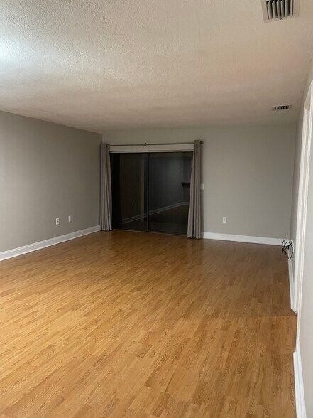 Living room - 733 Carpenters Way
