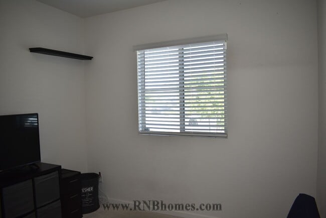 Building Photo - 1048 Merrimack St