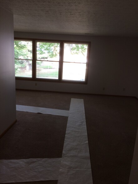 Living room - 7065 Starcliff Ave NW