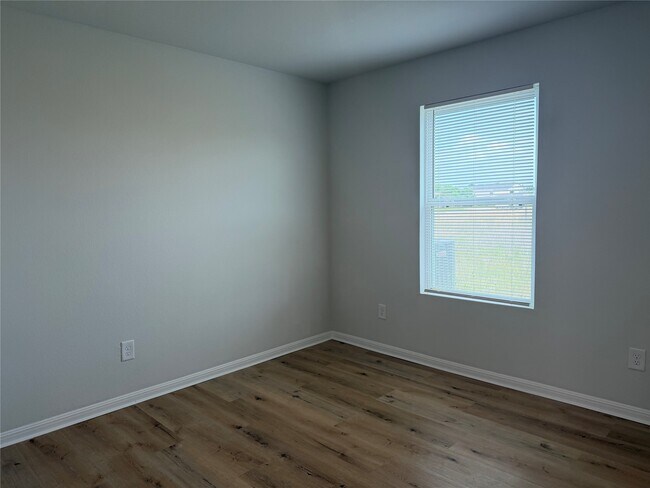 Building Photo - 958 Rd 5702