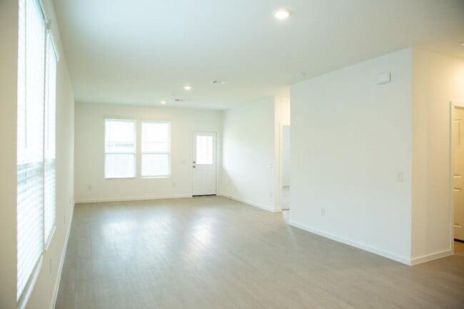 Building Photo - 26255 Arrowleaf Dr