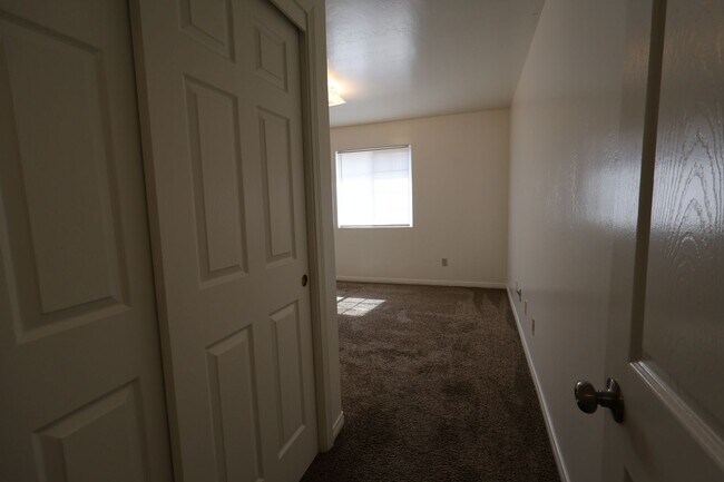 Building Photo - Spacious 3-Bedroom Duplex with Private Patio – North Bakersfield