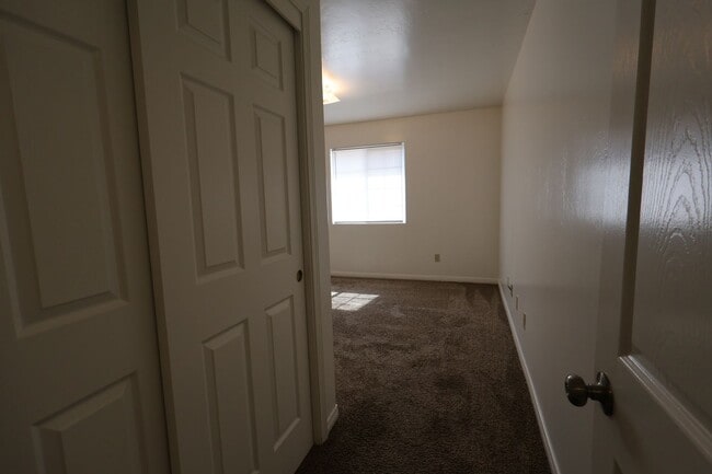 Building Photo - Spacious 3-Bedroom Duplex with Private Patio – Quiet North Bakersfield Location