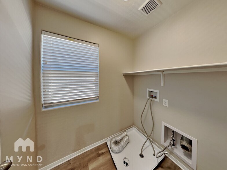 Building Photo - 7608 Tiffany Lamp Ct