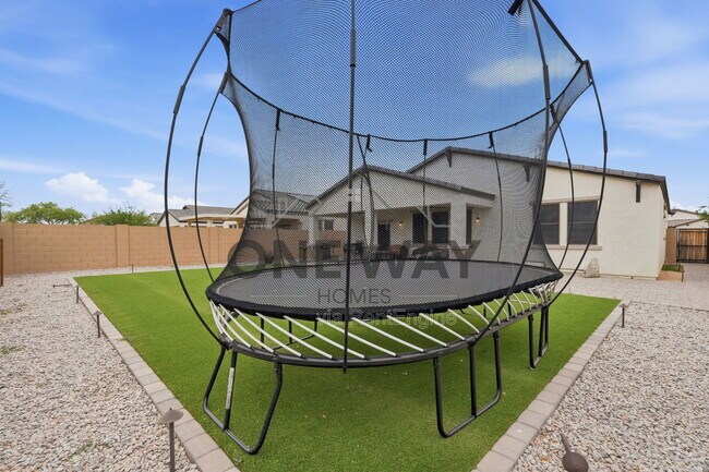 Building Photo - 392 S 194th Ln