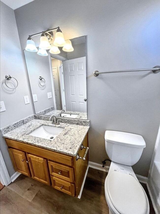 Building Photo - 3-Bedroom Home with Convenient Access to N...