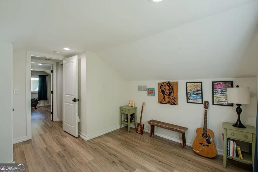 Building Photo - 2657 Blount St