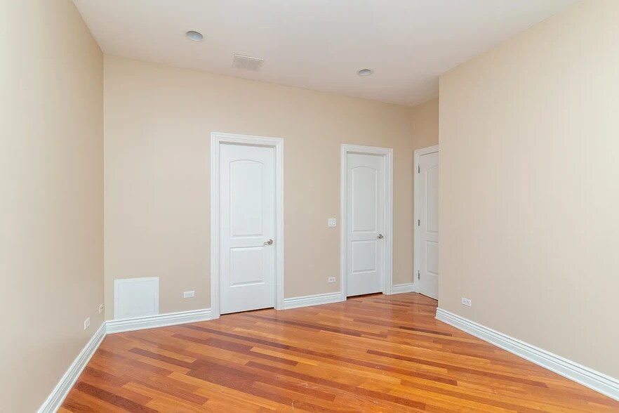 Building Photo - 35 S Racine Ave