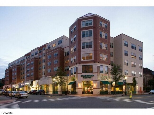 Building Photo - 378 Claremont Ave