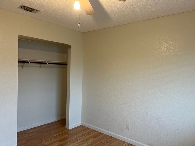Building Photo - Available now! South Davis Townhome On Ver...