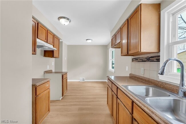 Building Photo - 12918 Eastwood Blvd