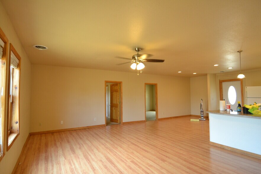 Building Photo - 1203 S Osteopathy Ave