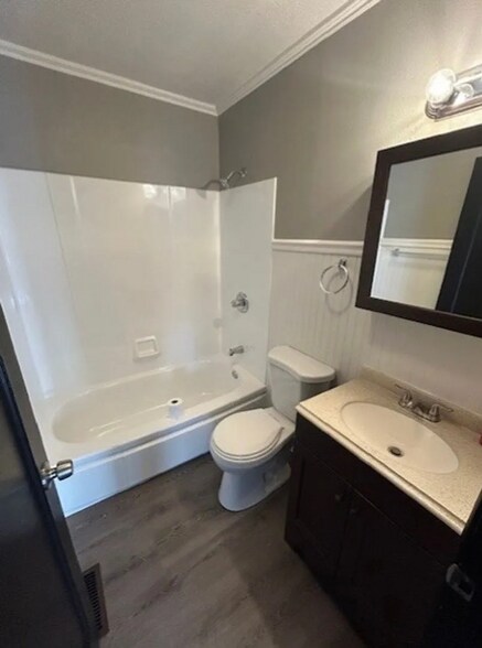 Building Photo - 11 Hissrich St