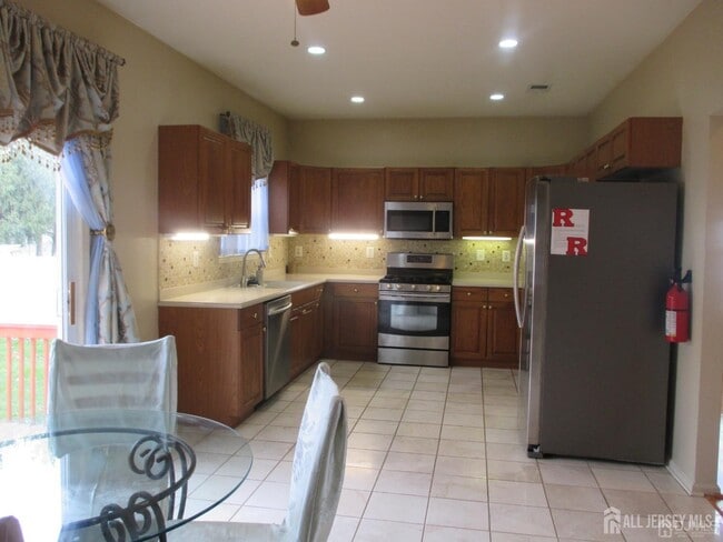 Building Photo - 103 Tived Ln E