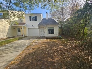 Building Photo - Cute Townhome In the Center of Jacksonville