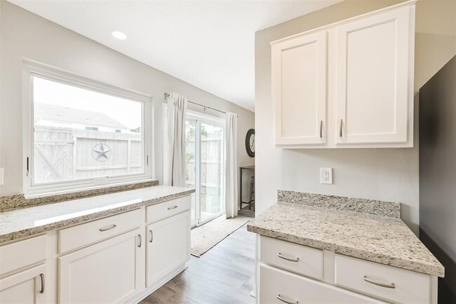 Building Photo - 1352 Country Pl Dr