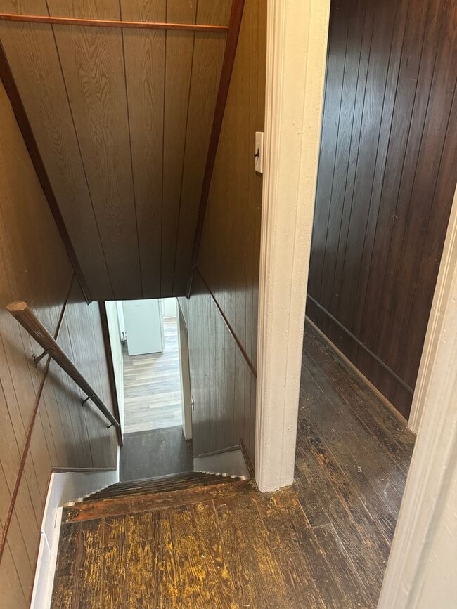 Building Photo - 3 bedroom, 1 bath, 3 story half double house