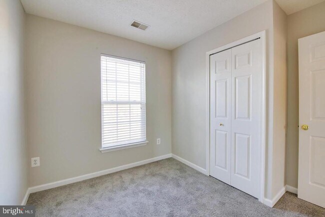 Building Photo - 9307 Vanguard Ct