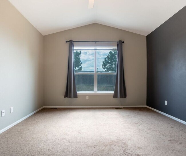 Building Photo - Move in ready home on Kettle Drum