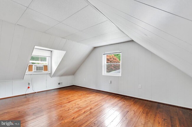 Building Photo - 6233 Woodcrest Ave