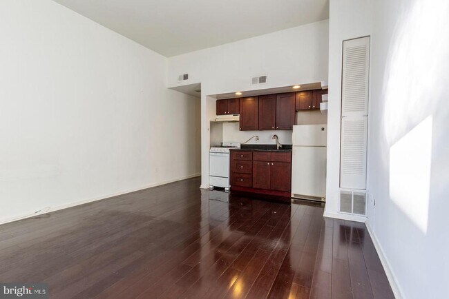 Building Photo - 2137 Spruce St