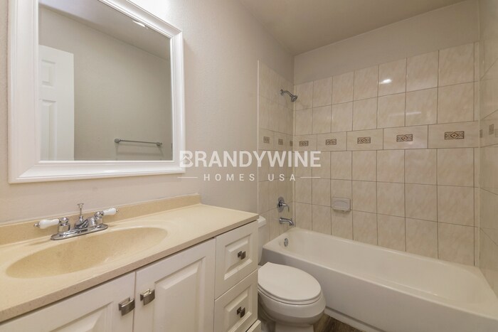 Building Photo - 1821 Whiteoak Dr