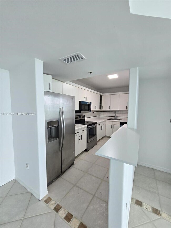 Building Photo - 800 Claughton Island Dr